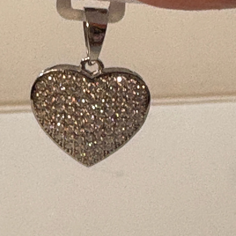 Elegant Silver Heart Pendant Necklace - Picture 4 of 7